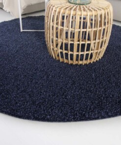 Tapis Rond poils longs Shaggy Trend - bleu marine - close up zijkant