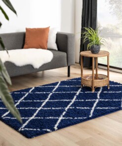 Tapis poils longs losange Habitat - bleu foncé/blanc - sfeer