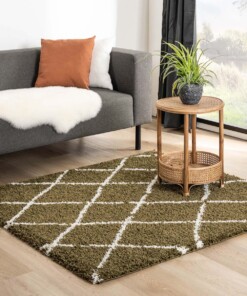 Tapis poils longs Carré losange Habitat - vert olive/blanc - sfeer, thumbnail